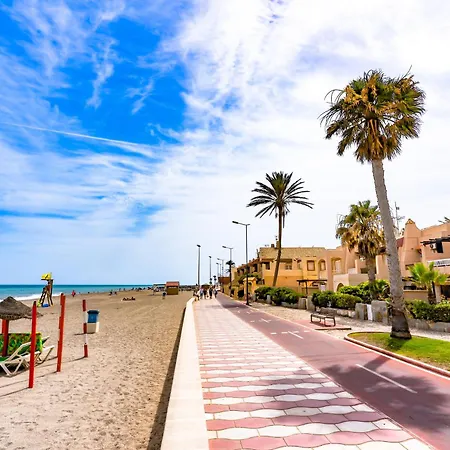 Beachhouse Playa R&r Apartman *